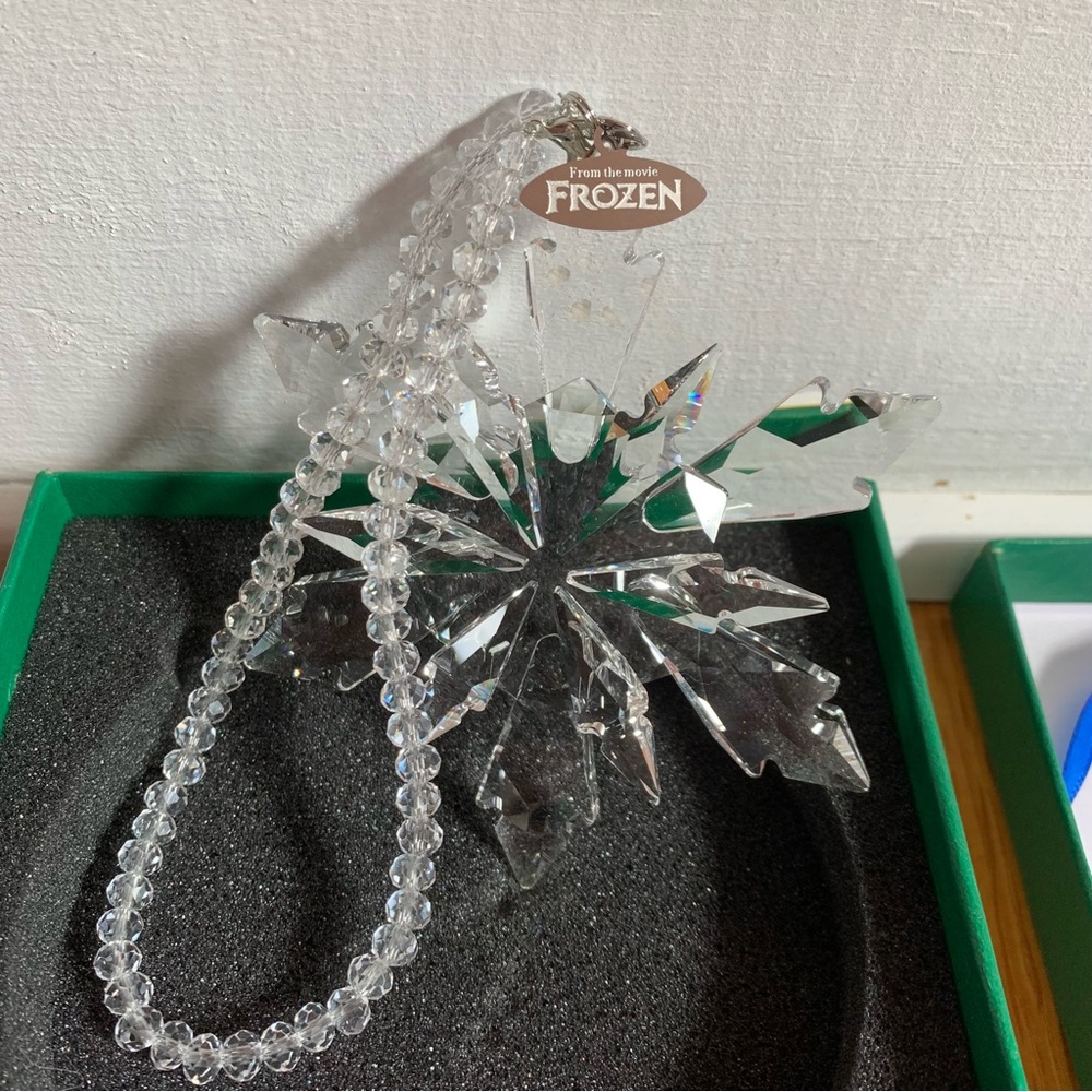 Disney's Frozen Movie Commemorative Snowflake Ornament Collectible - Picture 8 of 11